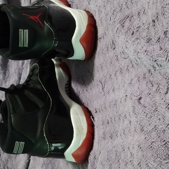 Air Jordan bred 11s size 10.5 - Picture 3 of 9